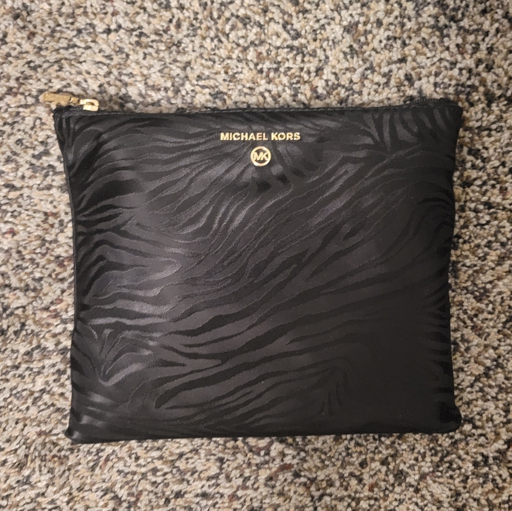 NWOT Michael Kors Black Textured Tote and Pouch Set - Picture 2 of 3